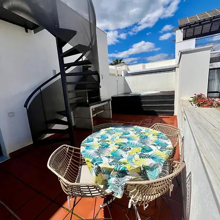 Beachfront Penthouse Luxury Apartment *